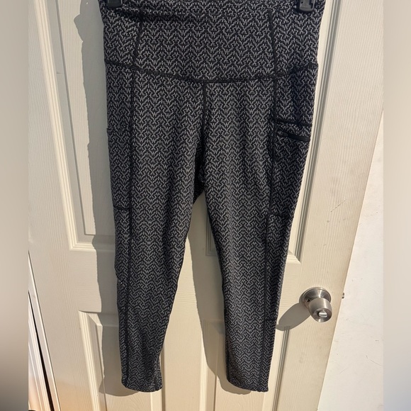 Title Nine Daily Decathlon Running Leggings Black/Gray Size M - Picture 2 of 12